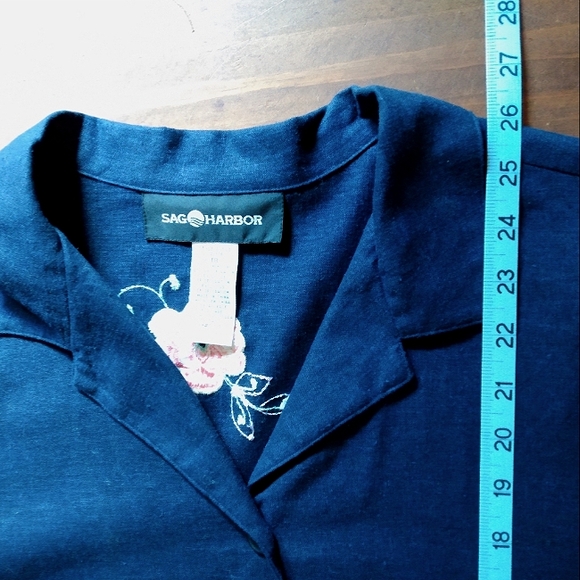 NWOT Sag Harbor Linen Shirt with Floral Embroidery Detail Short Sleeves - Picture 4 of 6